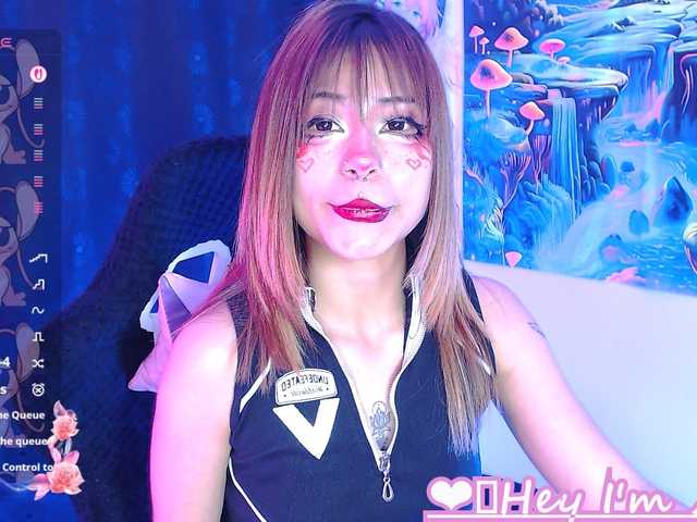 Sweetred11 live cam on BongaCams