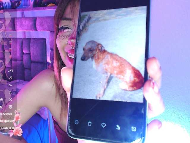 Sweetred11 live cam on BongaCams