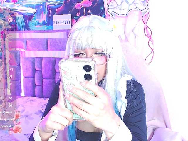 Sweetred11 live cam on BongaCams
