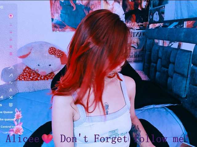 Sweetred11's BongaCams show and profile