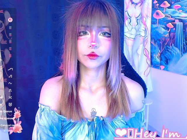 Sweetred11 live cam on BongaCams