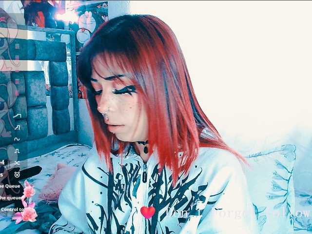 Sweetred11 live cam on BongaCams
