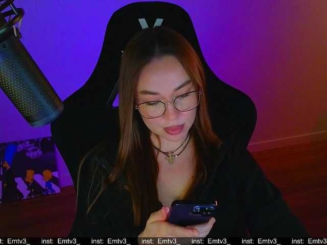 Emili1-'s BongaCams show and profile