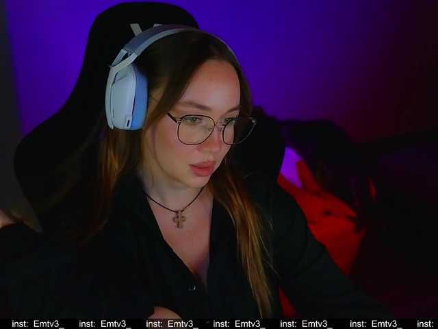 Emili1- live cam