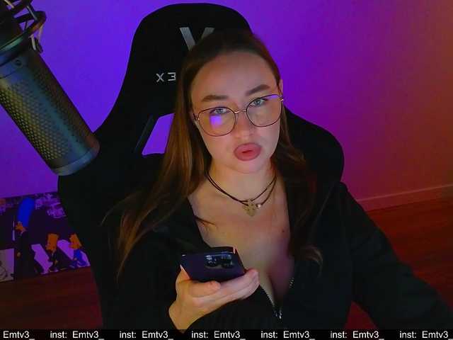 Emili1-'s BongaCams show and profile