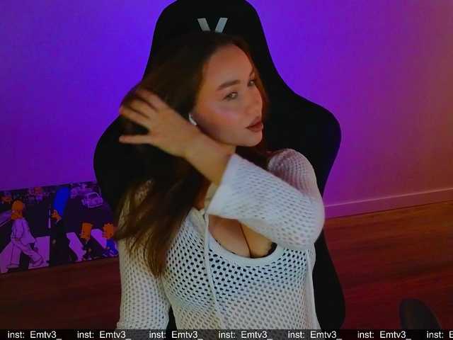 le modèle Emili1- est en webcam porno dans un show sur le site bongacams, il possède les tags suivants: White/Caucasian,Brunette,Shaved