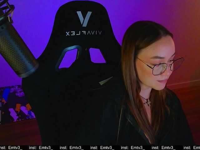 Emili1-'s BongaCams show and profile