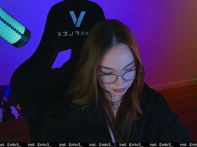 Emili1-'s BongaCams show and profile