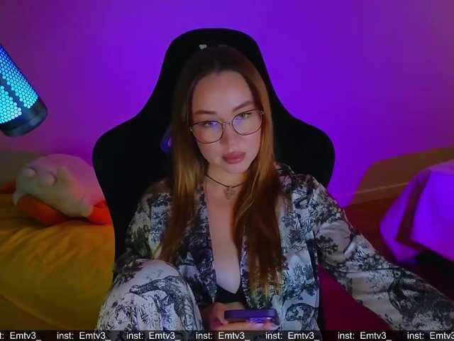 Emili1- live cam on BongaCams