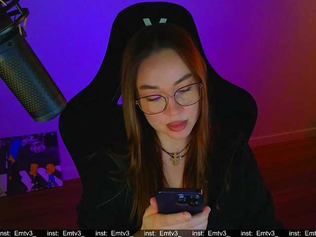 Emili1-'s BongaCams show and profile