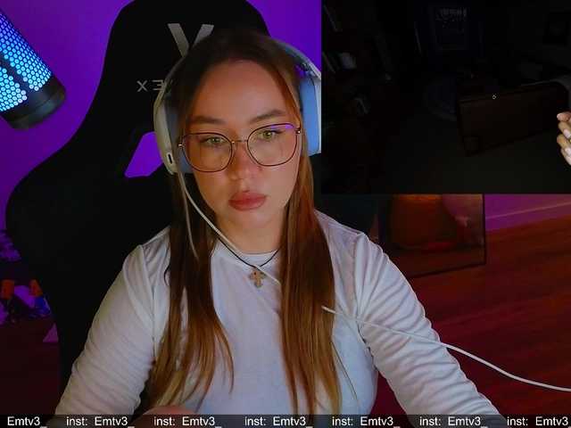 Emili1- live cam on 