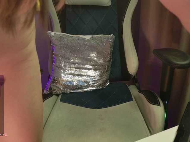 Pink-Donut's BongaCams show and profile