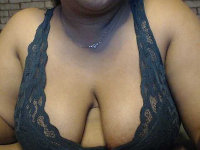komurasaki live cam on BongaCams