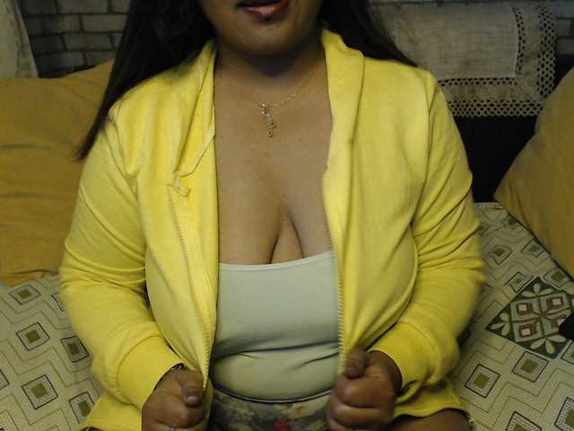 komurasaki live cam on BongaCams