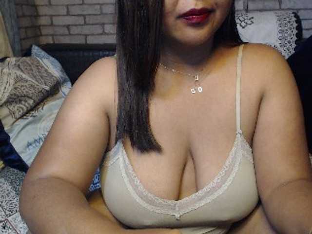 komurasaki live cam on BongaCams