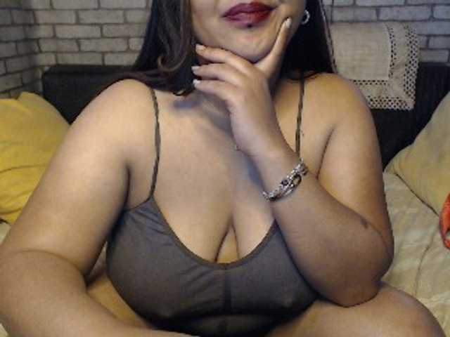komurasaki live cam on BongaCams