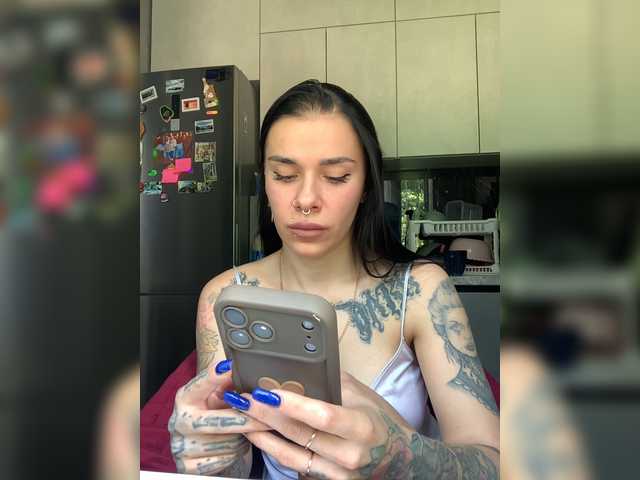 MaidenCrystal live webcam show