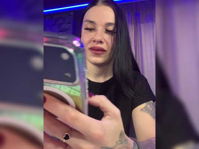 MaidenCrystal live cam on BongaCams