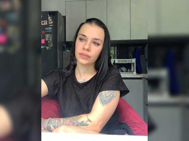 MaidenCrystal live webcam show