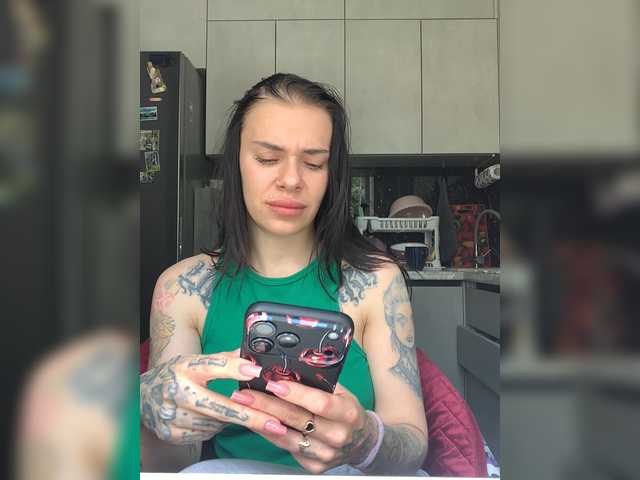 MaidenCrystal live cam on BongaCams