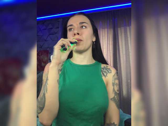 MaidenCrystal live cam on BongaCams