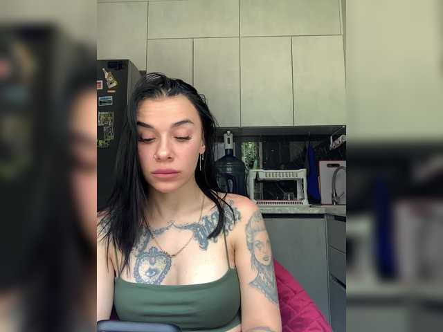 MaidenCrystal live cam on BongaCams