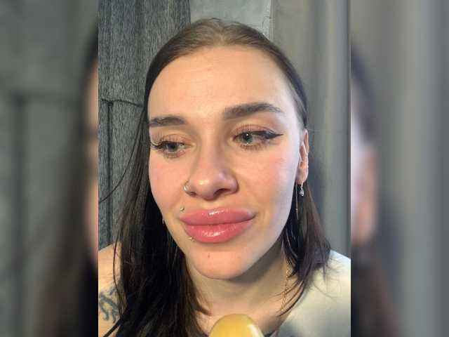 maidencrystal live sex show