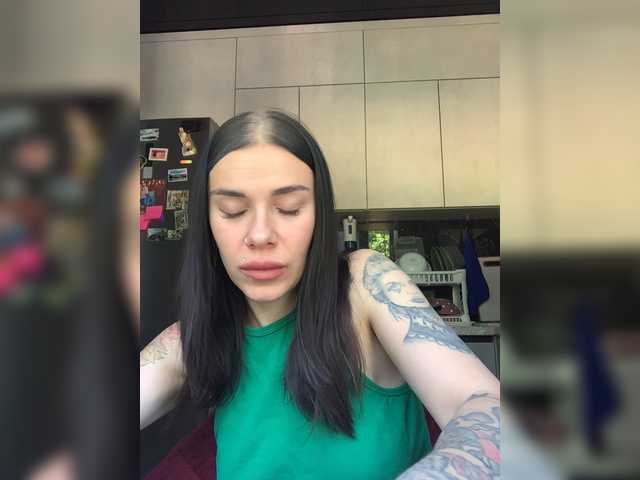 MaidenCrystal live cam on BongaCams