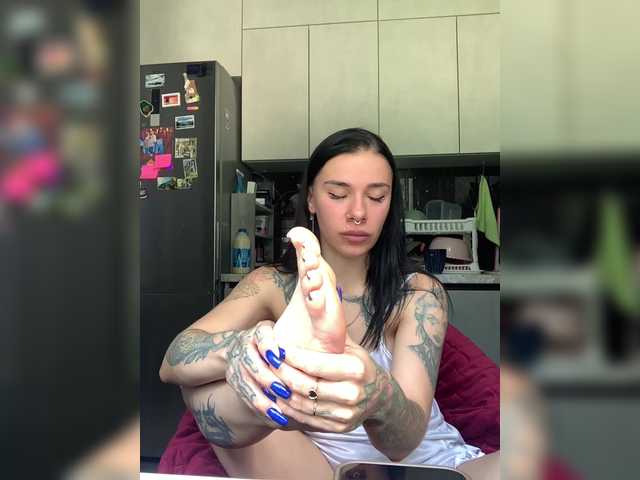 MaidenCrystal live webcam show