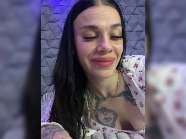 MaidenCrystal live cam on BongaCams