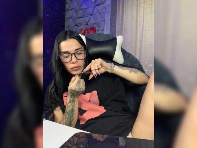 MaidenCrystal live cam on BongaCams