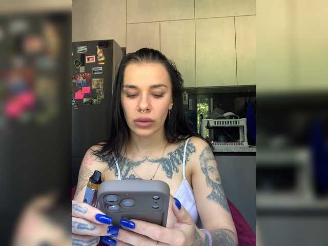 MaidenCrystal live webcam show
