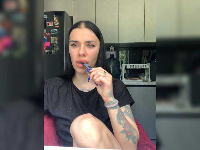 MaidenCrystal live cam on BongaCams