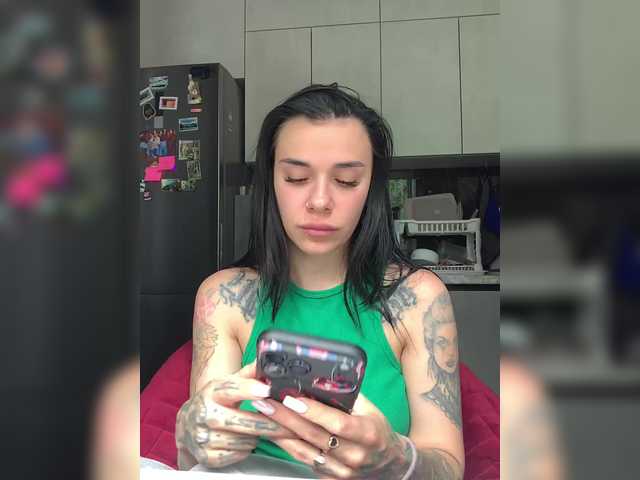 MaidenCrystal live cam on BongaCams