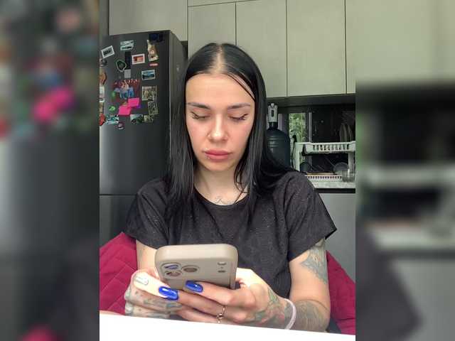 MaidenCrystal live cam on BongaCams
