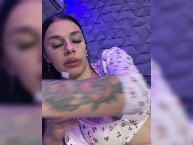 MaidenCrystal, en directo ahora en BongaCams