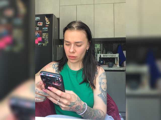 MaidenCrystal live cam on BongaCams