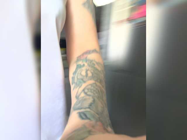 MaidenCrystal live webcam show