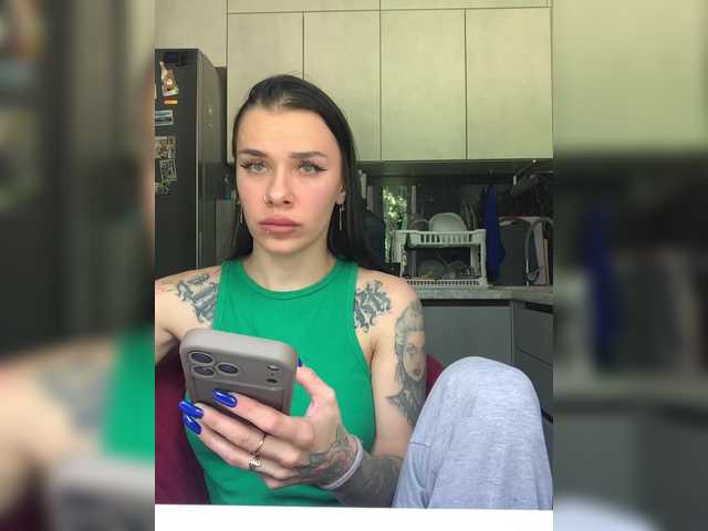 MaidenCrystal live cam