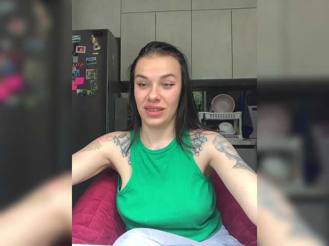 MaidenCrystal live cam on BongaCams