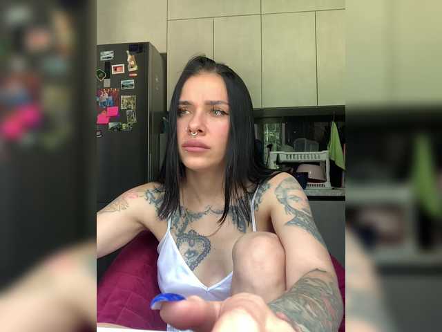 MaidenCrystal live webcam show
