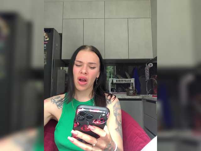 MaidenCrystal live cam