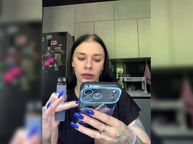 MaidenCrystal live cam on BongaCams