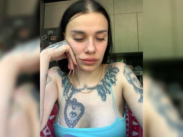 MaidenCrystal live cam