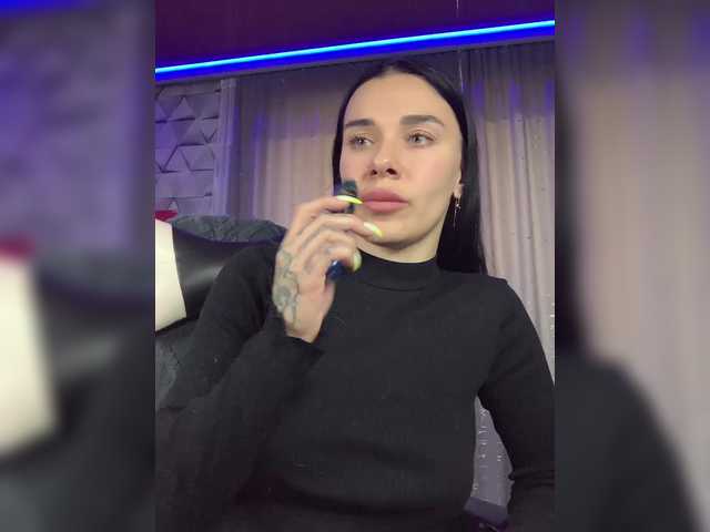MaidenCrystal live cam on BongaCams