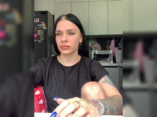 MaidenCrystal live cam on BongaCams
