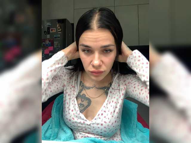 MaidenCrystal live cam on BongaCams