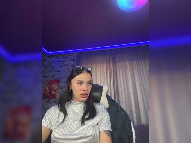 MaidenCrystal live cam on BongaCams