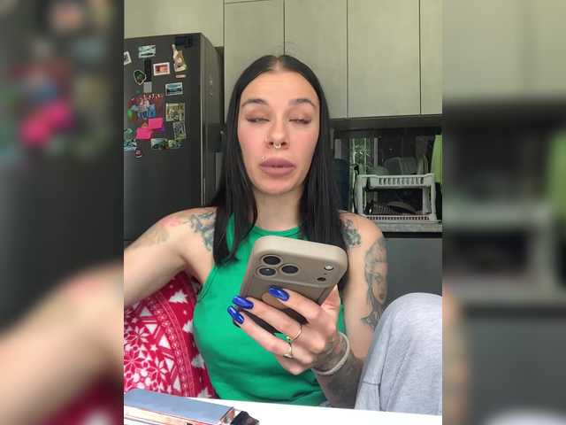 MaidenCrystal live webcam show