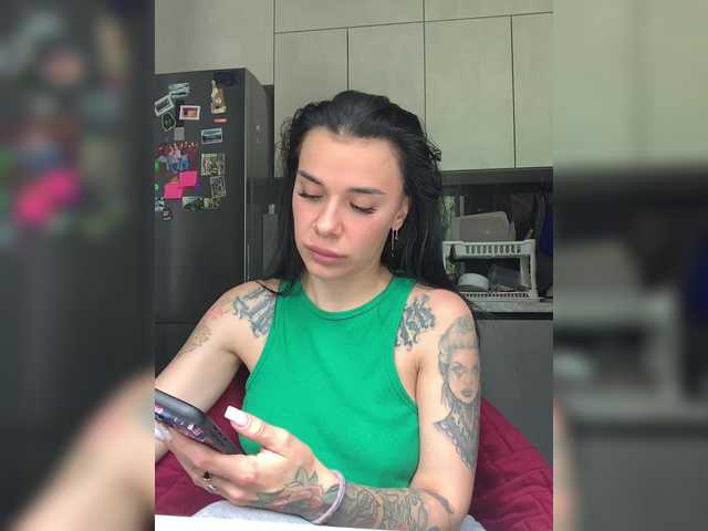MaidenCrystal live cam on BongaCams